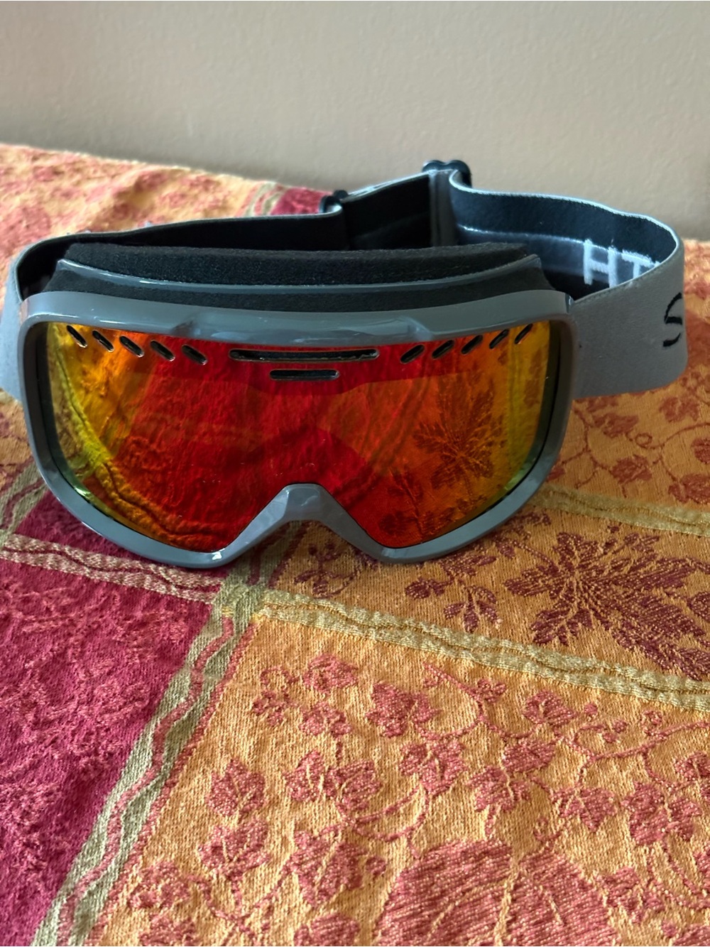 SMITH Ski Goggles with Red-Orange Mirrored Lens and Gray Frame